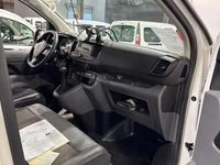 Usado Opel Vivaro Comfort 103 HP (75 kW) 2020 Branco Monovolume