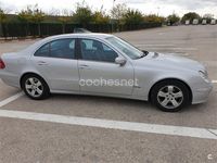 Usado Mercedes E270 Avantgarde 170 CV (125 kW) 2002 Gris / plata Berlina