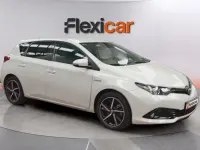 Usado Toyota Auris Hybrid Edition 136 CV (100 kW) 2018 Blanco Berlina
