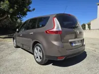 Usado Renault Scénic III Dynamique 131 CV (96 kW) 2010 Marrón Monovolumen