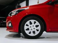 Usado Hyundai i20 75 CV (55 kW) 2019 Rojo Utilitario