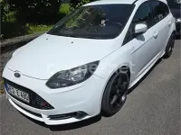 Usado Ford Focus ST 250 CV (183 kW) 2014 Blanco Berlina