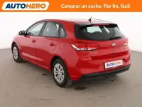 Usado Hyundai i30 120 CV (88 kW) 2017 Rojo Berlina