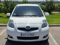 Usado Toyota Yaris Connect Style 101 CV (74 kW) 2011 Blanco Utilitario