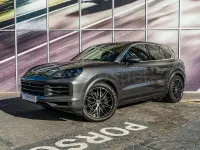 Usado Porsche Cayenne E-Hybrid 470 CV (345 kW) 2025 Gris / plata SUV