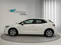 Używany Toyota Corolla Active 184 KM (135 kW) 2021 Biały Hatchback