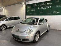 Usado VW New Beetle 105 CV (77 kW) 2010 Gris / plata Utilitario