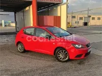 Usado Seat Ibiza I-Tech 70 CV (51 kW) 2015 Rojo Berlina