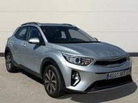 Usado Kia Stonic 100 CV (73 kW) 2025 Gris SUV