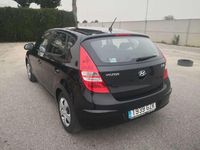 Usado Hyundai i30 Comfort 109 HP (80 kW) 2011 Preto Citadino