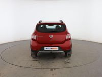 Usado Dacia Sandero Stepway 90 CV (66 kW) 2015 Rojo Utilitario