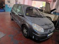 Usado Renault Scénic Dynamique 115 CV (84 kW) 2003 Gris / plata Monovolumen