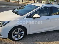 Usado Opel Astra Dynamic 136 CV (100 kW) 2016 Blanco Familiar