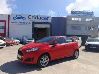 Usado Ford Fiesta Trend 82 CV (60 kW) 2016 Rojo Utilitario
