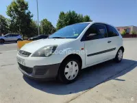 Usado Ford Fiesta 70 CV (51 kW) 2006 Blanco Utilitario