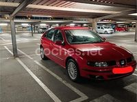 Usado Seat Leon Sport 150 CV (110 kW) 2001 Rojo Berlina
