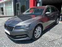 Usado Skoda Superb Ambition 150 CV (110 kW) 2022 Gris / plata Familiar