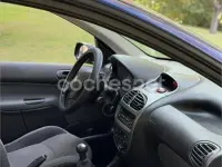 Usado Peugeot 206 75 CV (55 kW) 2006 Azul Berlina