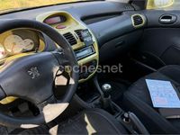 Usado Peugeot 206 110 CV (80 kW) 2003 Amarillo Berlina