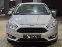 Usado Ford Focus Trend 120 CV (88 kW) 2016 Gris / plata Berlina