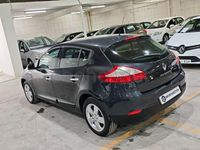Usado Renault Mégane Dynamique 110 CV (80 kW) 2011 Gris / plata Berlina