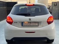 Usado Peugeot 208 Active 110 CV (80 kW) 2016 Blanco Utilitario