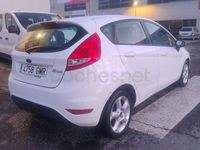 Usado Ford Fiesta Trend 82 CV (60 kW) 2009 Blanco Utilitario