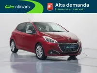 Usado Peugeot 208 Signature Sky 82 CV (60 kW) 2019 Rojo Utilitario