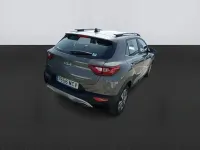 Usado Kia Stonic 120 CV (88 kW) 2022 Gris / plata SUV