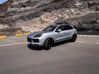 Käytetty Porsche Cayenne 519 HP (381 kW) 2024 Harmaa Katumaasturi