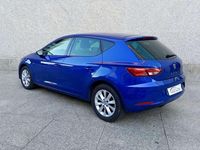 Usado Seat Leon Style 110 CV (80 kW) 2017 Azul Utilitario