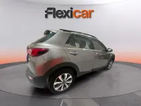 Usado Kia Stonic 101 CV (74 kW) 2024 Gris SUV