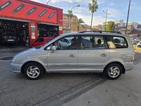 Usado Hyundai Trajet GLS 112 CV (82 kW) 2007 Gris / plata Monovolumen