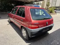 Usado Peugeot 106 58 CV (42 kW) 1998 Rojo Utilitario