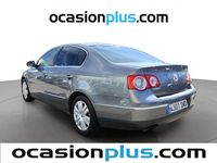 Usado VW Passat Highline 140 CV (102 kW) 2005 Plateado Berlina