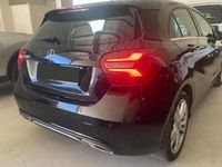 Usado Mercedes A180 122 CV (89 kW) 2018 Negro Berlina