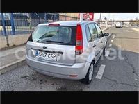 Usado Ford Fiesta 80 CV (58 kW) 2004 Gris / plata Utilitario