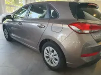 Usado Hyundai i30 110 CV (80 kW) 2022 Gris / plata Berlina