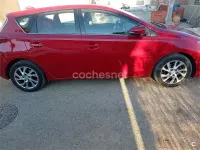 Usado Toyota Auris Active 116 CV (85 kW) 2016 Rojo Berlina