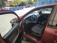 Usado Ford Focus Ambiente 100 CV (73 kW) 1999 Granate Berlina
