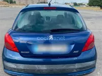 Usado Peugeot 207 70 CV (51 kW) 2006 Azul Berlina