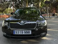 Usado Skoda Superb Exclusive 170 CV (125 kW) 2013 Granate Familiar