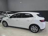Usado Renault Mégane IV Business 115 CV (84 kW) 2020 Blanco Berlina