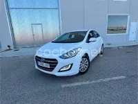 Usado Hyundai i30 90 CV (66 kW) 2016 Blanco Berlina