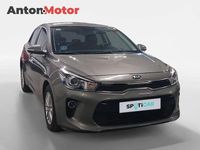Usado Kia Rio 100 CV (73 kW) 2020 Gris / plata Berlina
