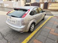 Usado Ford Focus Trend 115 CV (84 kW) 2006 Gris / plata Berlina