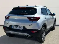 Usado Kia Stonic Style 101 CV (74 kW) 2025 Plateado SUV