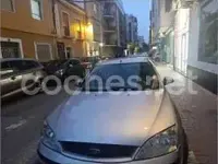 Usado Ford Mondeo Trend 115 CV (84 kW) 2002 Gris / plata Berlina
