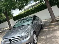 Usado Mercedes C180 Avantgarde 156 CV (114 kW) 2013 Gris / plata Berlina