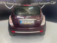 Usado Lancia Ypsilon 75 CV (55 kW) 2011 Granate Utilitario